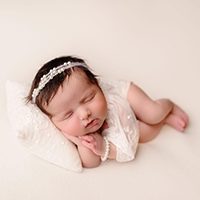 Newborn Photographer Paola Aldewliy #5