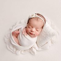 Newborn Photographer Paola Aldewliy #7